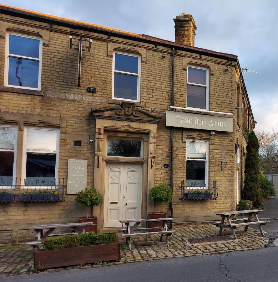 فندق Trawden Arms Community Owned Pub Winewall المظهر الخارجي الصورة